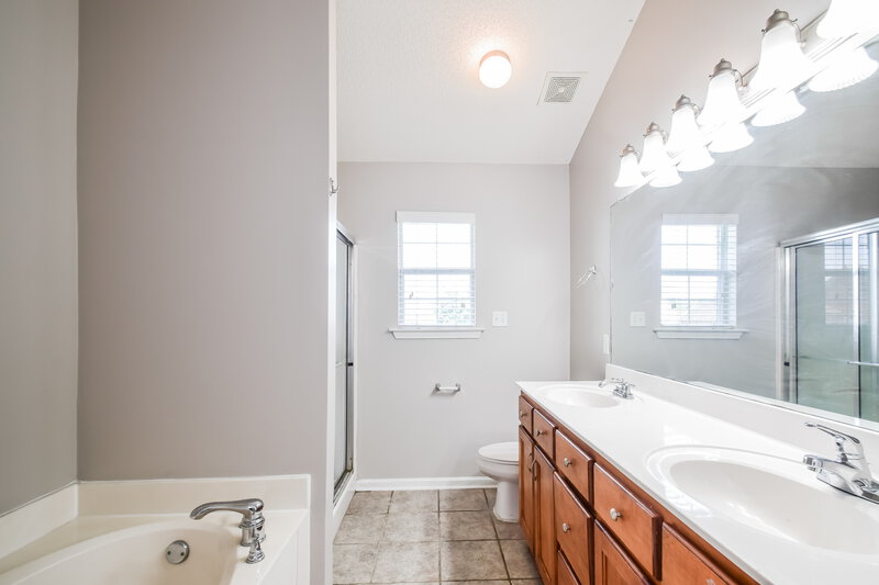 2,225/Mo, 6379 Sandbourne E Olive Branch, MS 38654 Main Bathroom View