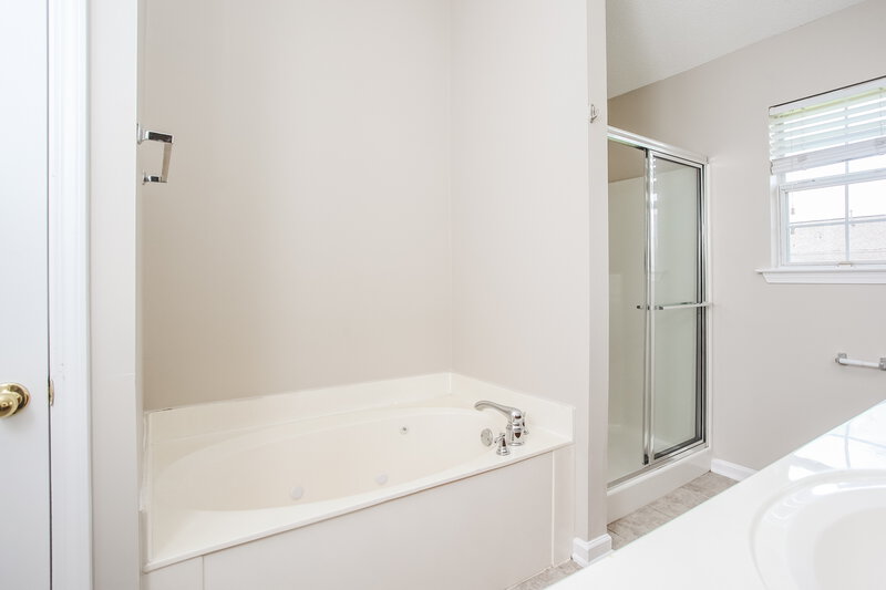 1,970/Mo, 6379 Sandbourne E Olive Branch, MS 38654 Main Bathroom View 2