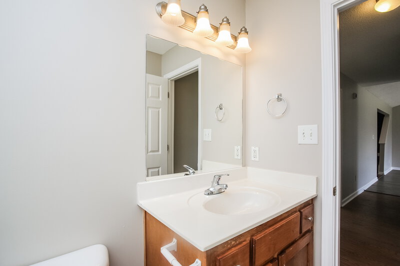 1,970/Mo, 6379 Sandbourne E Olive Branch, MS 38654 Bathroom View