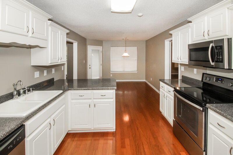 2,520/Mo, 9410 Grove Rd Cordova, TN 38016 Kitchen View 2