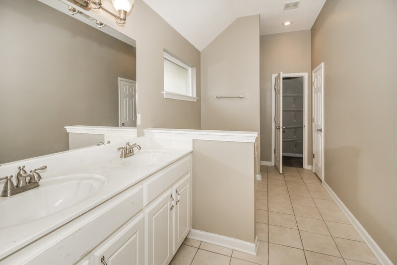 2,520/Mo, 9410 Grove Rd Cordova, TN 38016 Main Bathroom View