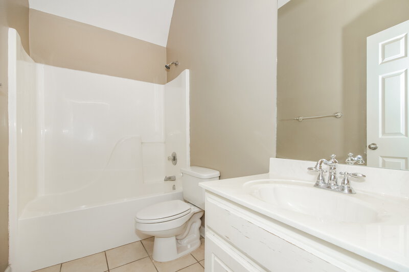 2,520/Mo, 9410 Grove Rd Cordova, TN 38016 Bathroom View