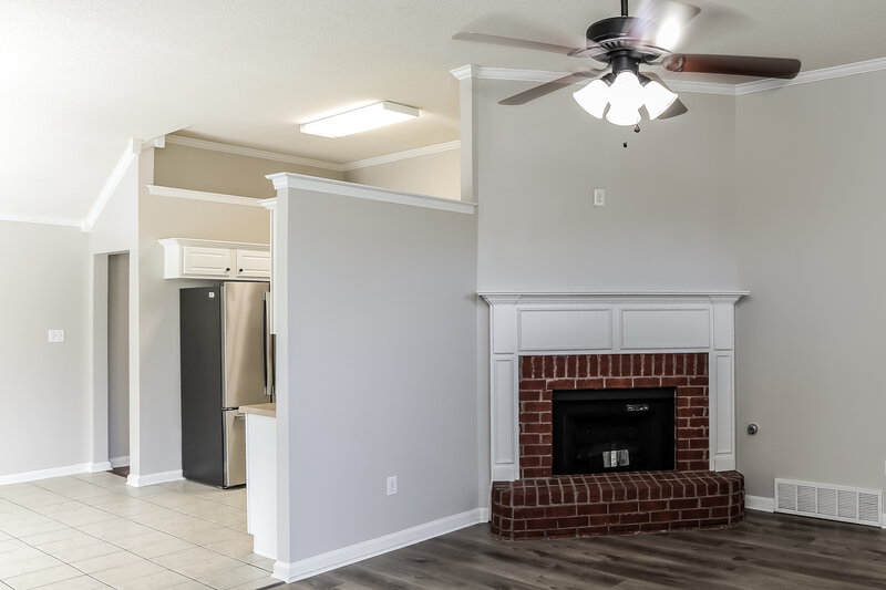 1,710/Mo, 475 N Ericson Rd Cordova, TN 38018 Living Room View 2