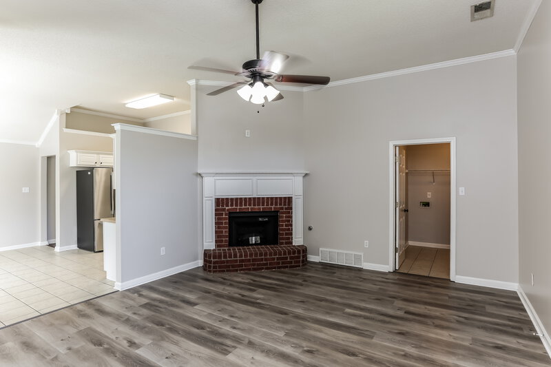 1,710/Mo, 475 N Ericson Rd Cordova, TN 38018 Living Room View 3