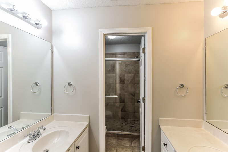 1,710/Mo, 475 N Ericson Rd Cordova, TN 38018 Main Bathroom View