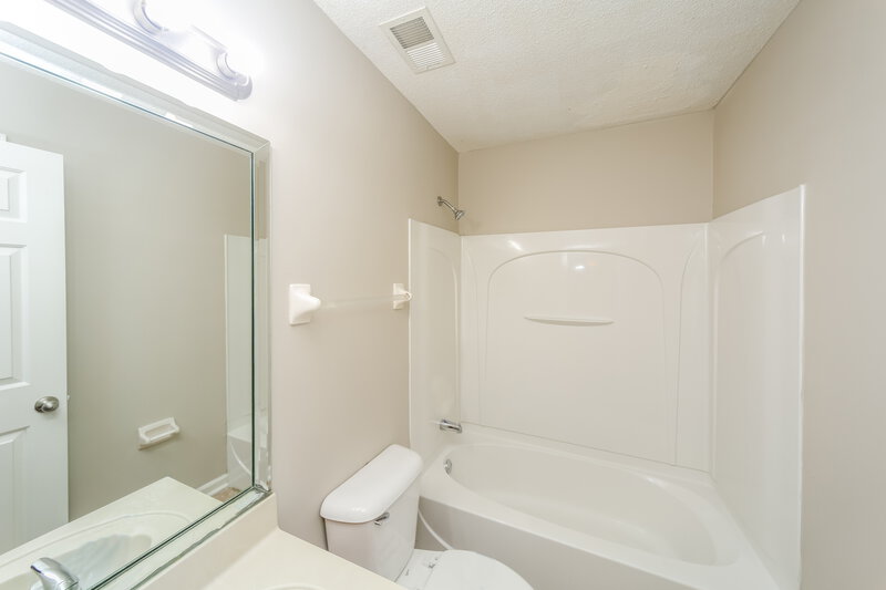 1,870/Mo, 8863 Shellflower Dr Southaven, MS 38671 Bathroom View