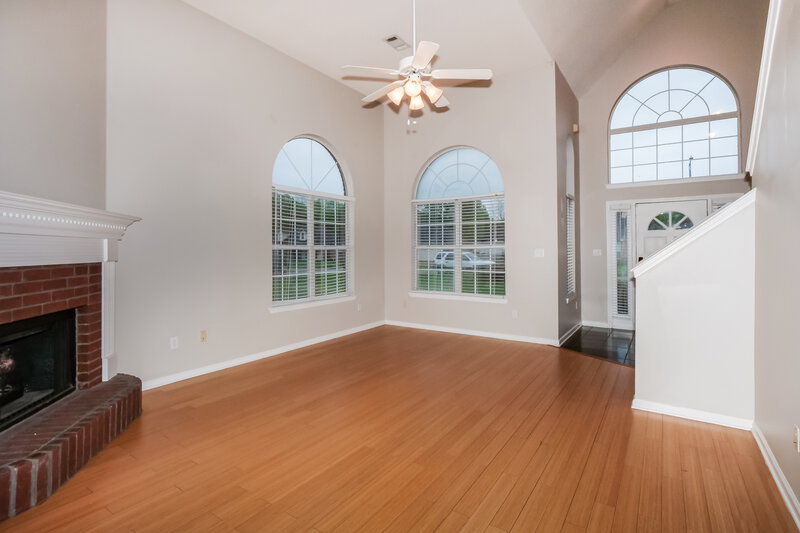 2,435/Mo, 4663 Shadow Field Ln Arlington, TN 38002 Living Room View 2