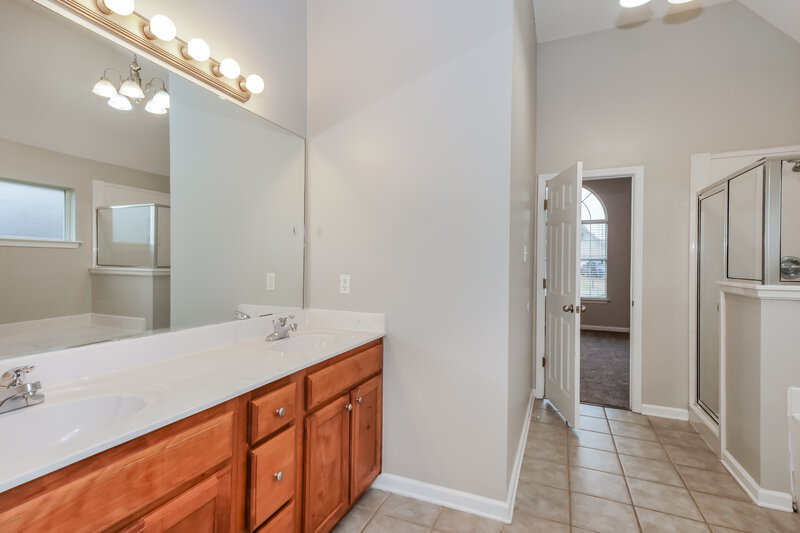 2,435/Mo, 4663 Shadow Field Ln Arlington, TN 38002 Main Bathroom View