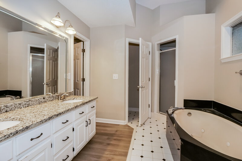 2,435/Mo, 4663 Shadow Field Ln Arlington, TN 38002 Main Bathroom View 2