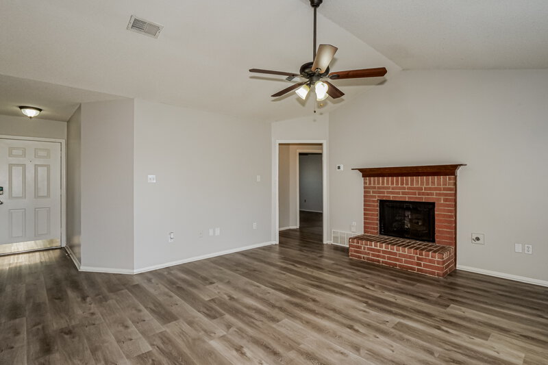 1,700/Mo, 6935 Amanda Dr N Olive Branch, MS 38654 Living Room View 2