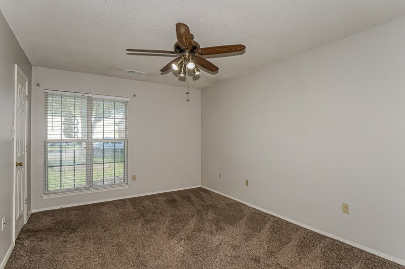 1,700/Mo, 6935 Amanda Dr N Olive Branch, MS 38654 Main Bedroom View 2