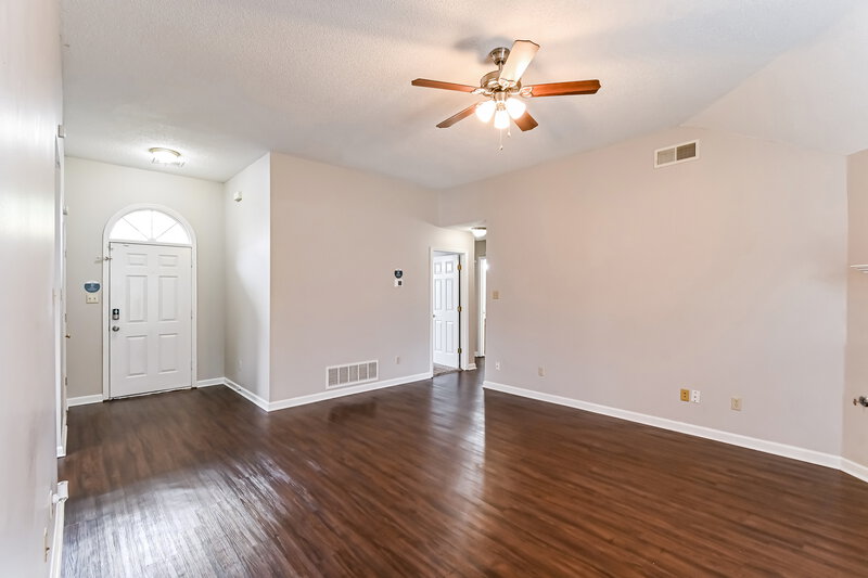 2,095/Mo, 5929 White Ridge Cir E Olive Branch, MS 38654 Living Room View