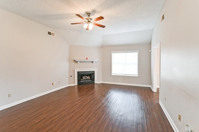 2,095/Mo, 5929 White Ridge Cir E Olive Branch, MS 38654 Living Room View 2