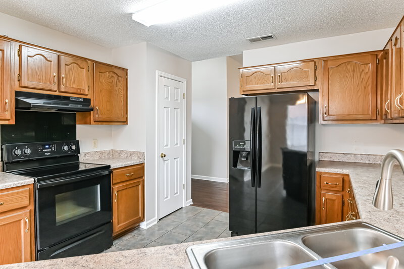 2,095/Mo, 5929 White Ridge Cir E Olive Branch, MS 38654 Kitchen View 2