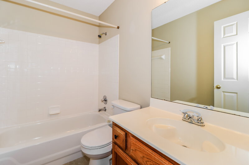 1,910/Mo, 430 Cherry Hollow Cv Cordova, TN 38018 Bathroom View