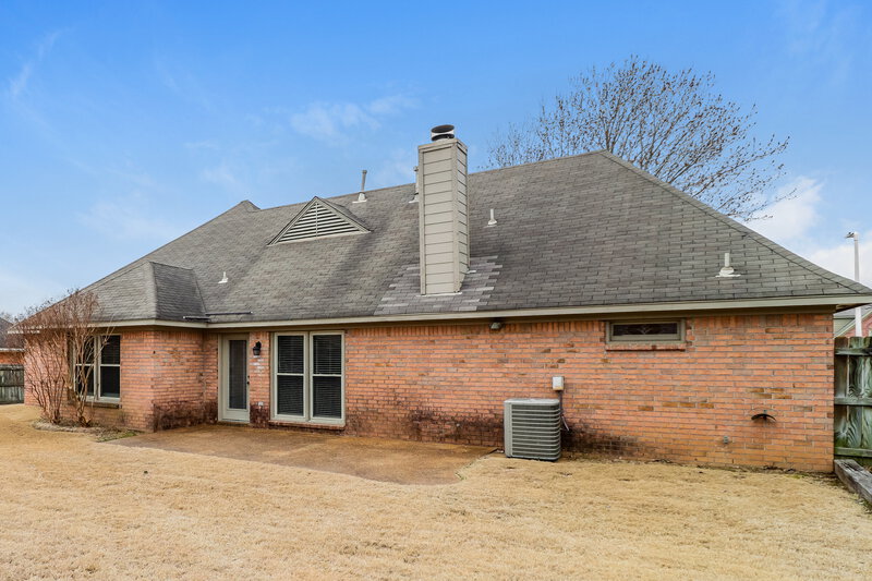 1,910/Mo, 430 Cherry Hollow Cv Cordova, TN 38018 Rear View