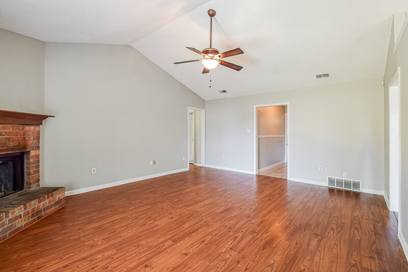1,745/Mo, 10378 Yates Dr Olive Branch, MS 38654 Living Room View 2