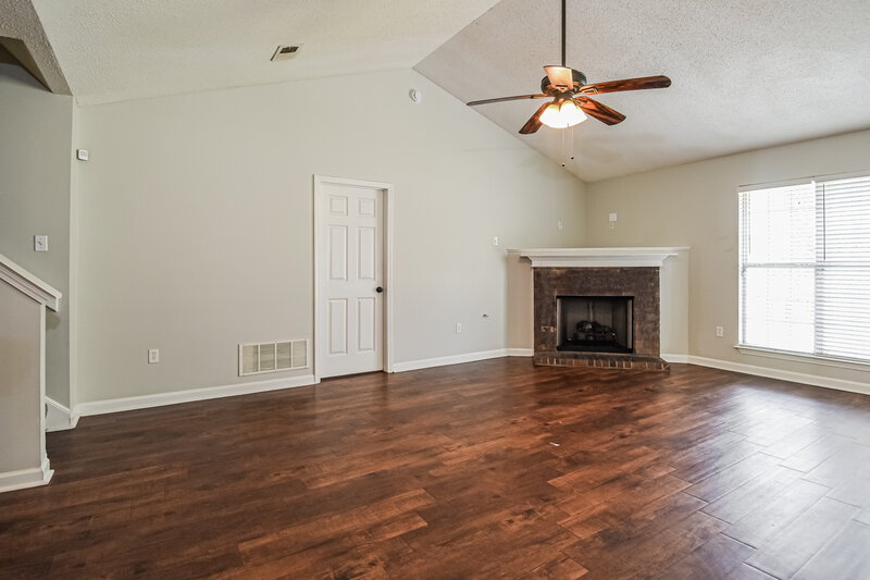 2,040/Mo, 8161 Loden Cv Southaven, MS 38671 Living Room View