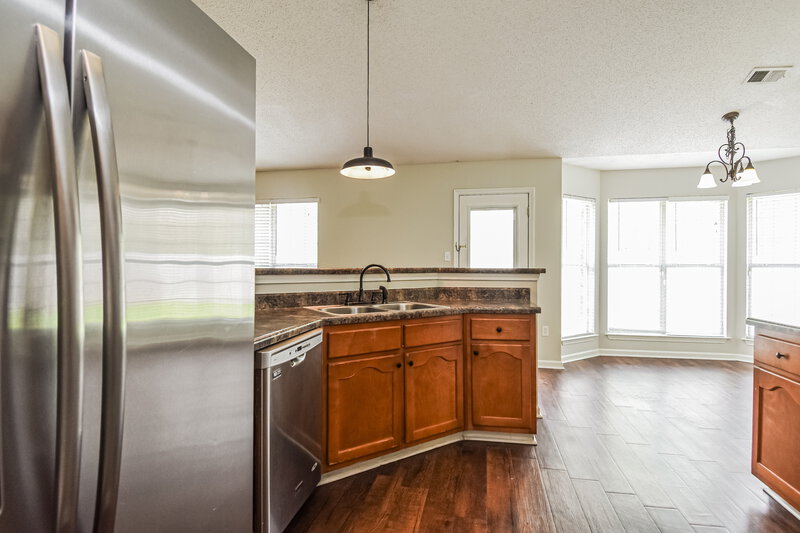 2,040/Mo, 8161 Loden Cv Southaven, MS 38671 Kitchen View