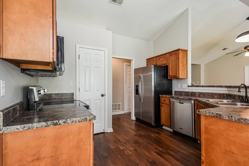 2,040/Mo, 8161 Loden Cv Southaven, MS 38671 Kitchen View 2