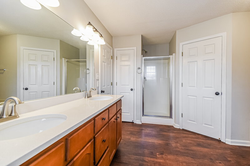2,040/Mo, 8161 Loden Cv Southaven, MS 38671 Main Bathroom View