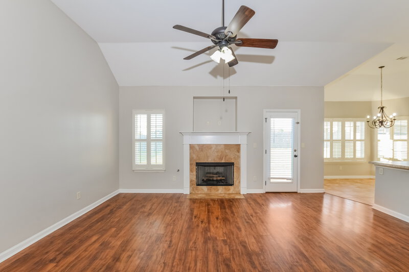 2,130/Mo, 3080 Greenhouse Dr Southaven, MS 38672 Living Room View