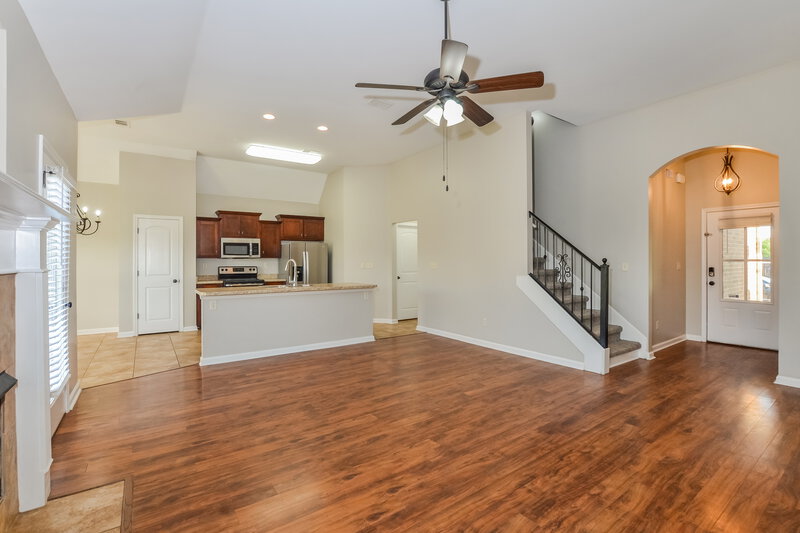 2,130/Mo, 3080 Greenhouse Dr Southaven, MS 38672 Living Room View 3