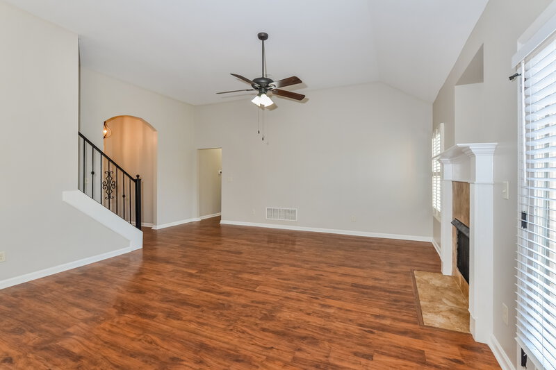 2,130/Mo, 3080 Greenhouse Dr Southaven, MS 38672 Living Room View 4