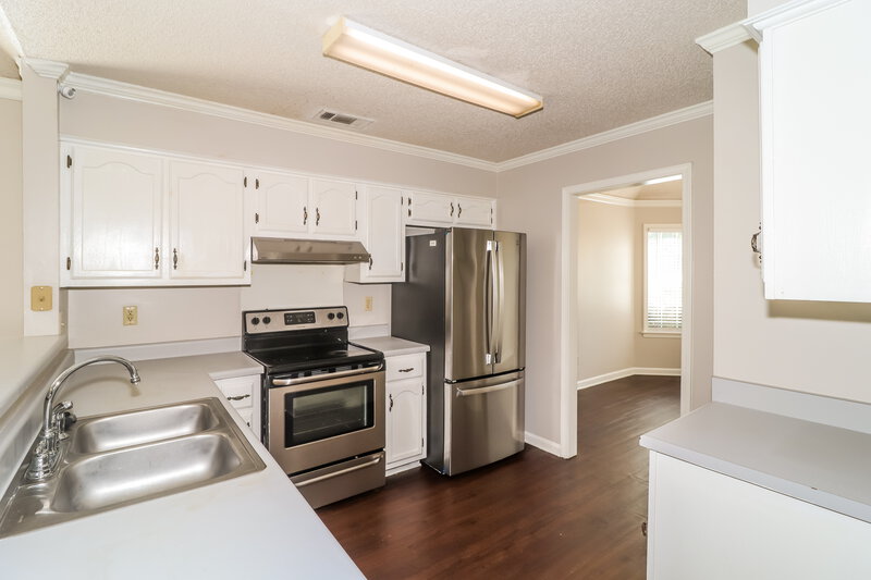 1,700/Mo, 2214 Lake Hill Ct Cordova, TN 38016 Kitchen View