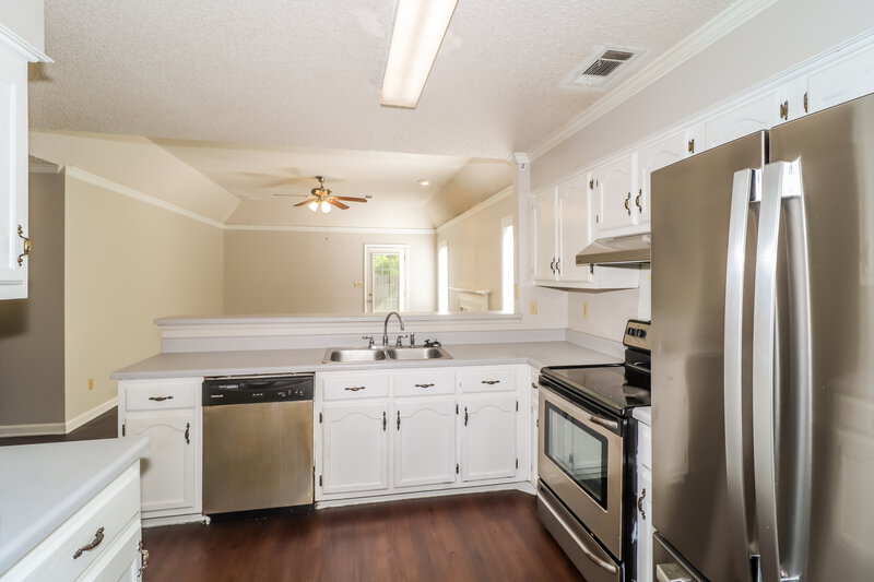 1,700/Mo, 2214 Lake Hill Ct Cordova, TN 38016 Kitchen View 2