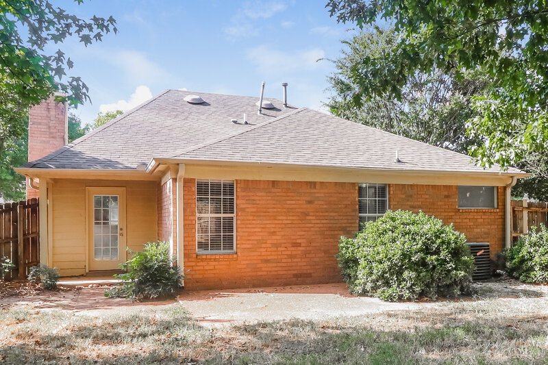 1,700/Mo, 2214 Lake Hill Ct Cordova, TN 38016 Rear View 2