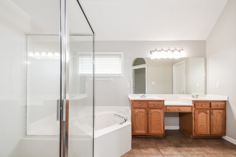 2,300/Mo, 7274 Busher Dr Olive Branch, MS 38654 Main Bathroom View