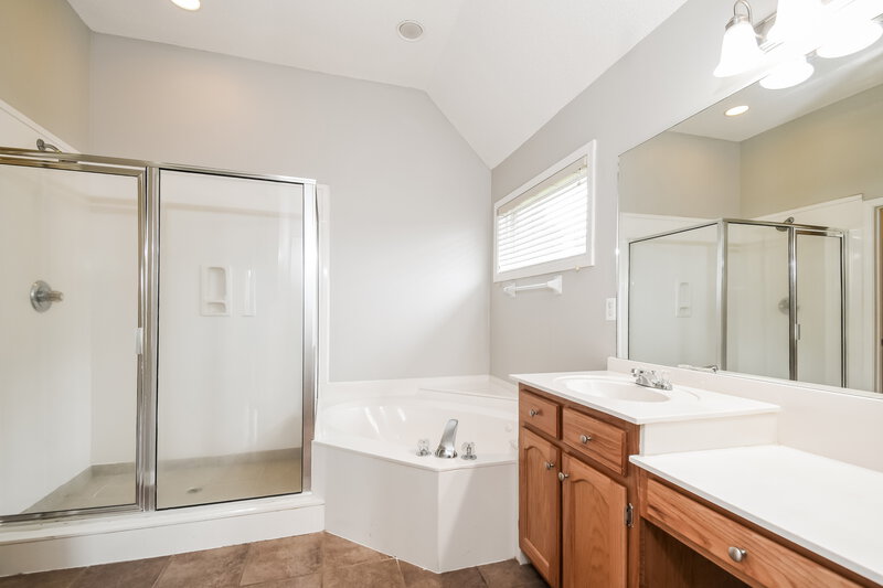 2,300/Mo, 7274 Busher Dr Olive Branch, MS 38654 Main Bathroom View 2