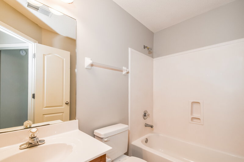 2,300/Mo, 7274 Busher Dr Olive Branch, MS 38654 Bathroom View 2