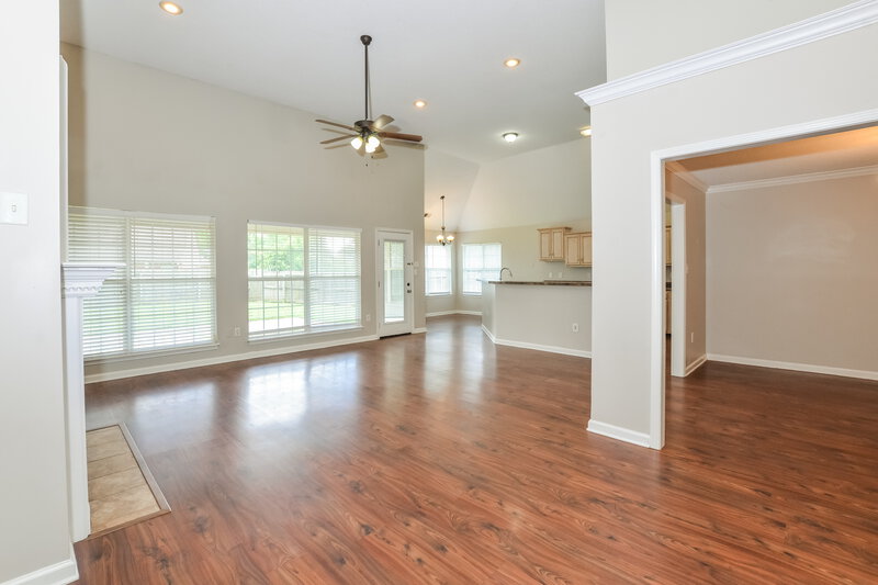 2,225/Mo, 1859 Winners Circle Cv Southaven, MS 38671 Living Room View