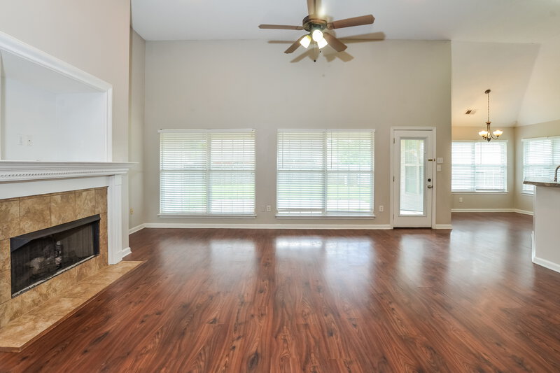 2,225/Mo, 1859 Winners Circle Cv Southaven, MS 38671 Living Room View 2