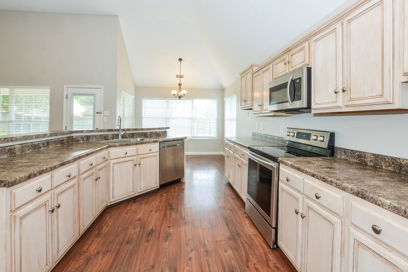 2,225/Mo, 1859 Winners Circle Cv Southaven, MS 38671 Kitchen View