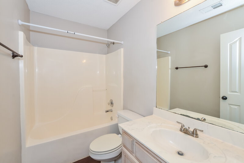 2,225/Mo, 1859 Winners Circle Cv Southaven, MS 38671 Bathroom View