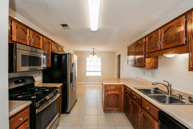 2,590/Mo, 2350 Heather Rdg Southaven, MS 38672 Kitchen View 2
