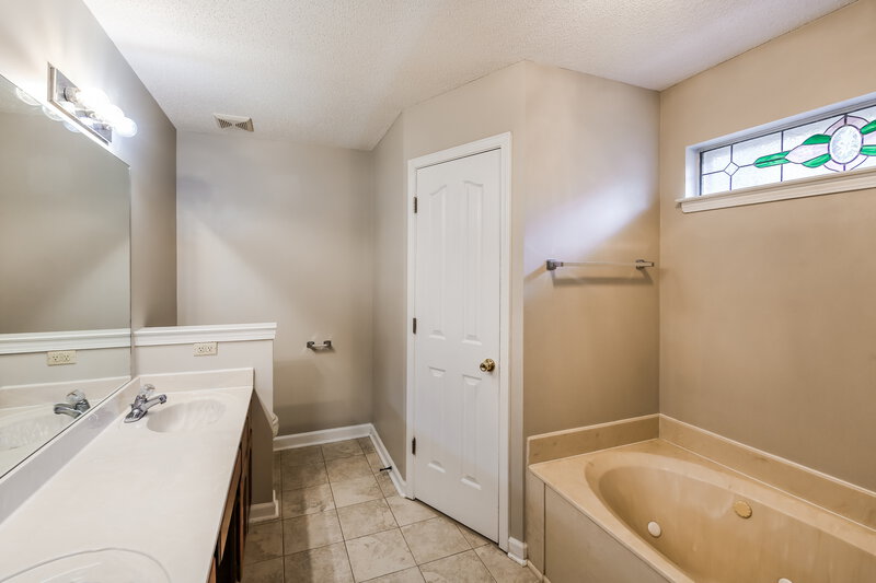 2,590/Mo, 2350 Heather Rdg Southaven, MS 38672 Main Bathroom View
