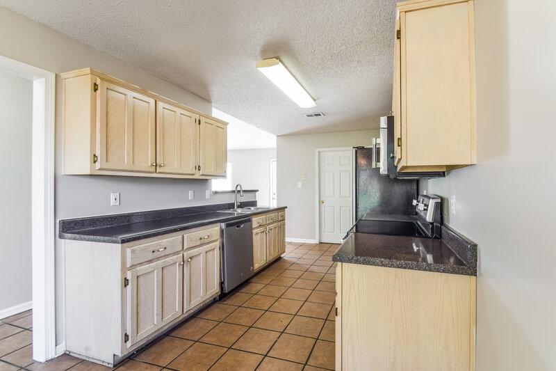 1,745/Mo, 7896 Nature Walk Dr Southaven, MS 38671 Kitchen View 2