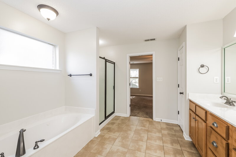 2,425/Mo, 2747 Mariah Ln Southaven, MS 38672 Main Bathroom View