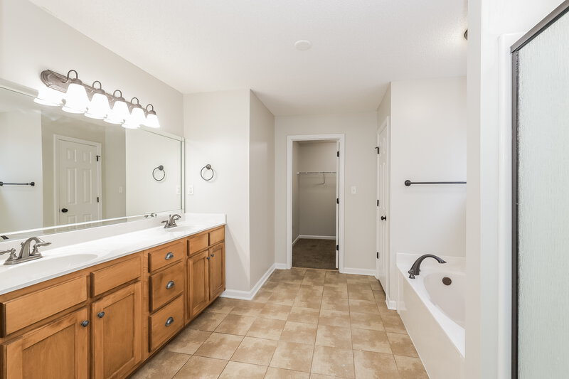 2,425/Mo, 2747 Mariah Ln Southaven, MS 38672 Main Bathroom View 2