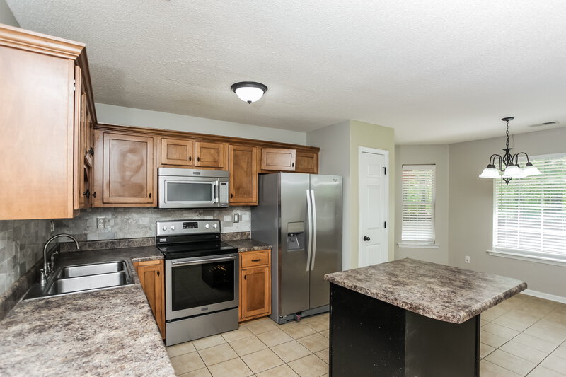 2,425/Mo, 3209 Amanda Belle Southaven, MS 38672 Kitchen View 2