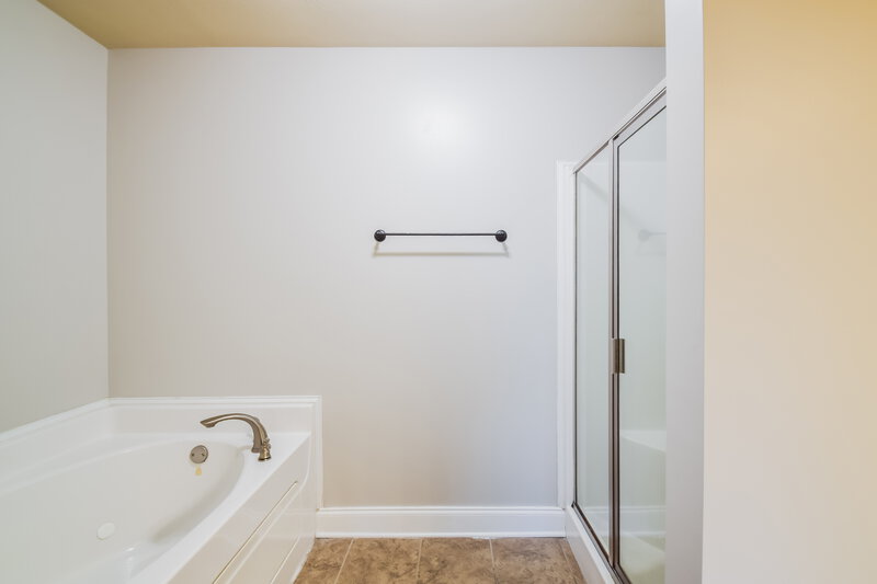 2,165/Mo, 2851 S Hartland Dr Southaven, MS 38672 Main Bathroom View