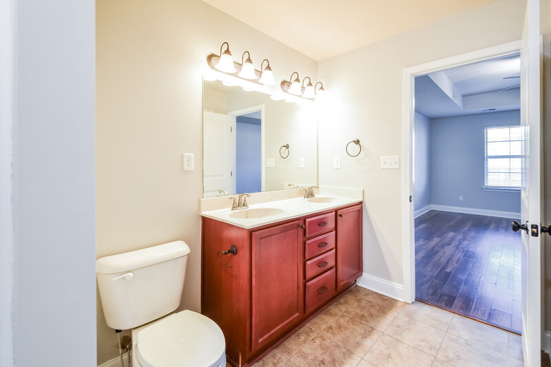 2,165/Mo, 2851 S Hartland Dr Southaven, MS 38672 Main Bathroom View 2