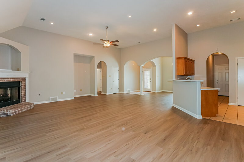 2,010/Mo, 60 Willow Crest Cv Somerville, TN 38068 Living Room View
