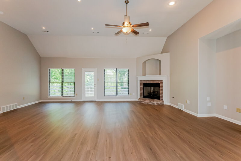 2,010/Mo, 60 Willow Crest Cv Somerville, TN 38068 Living Room View 2