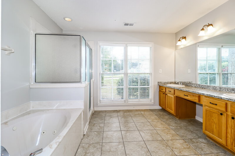 2,490/Mo, 9118 Afton Grove Rd Cordova, TN 38018 Main Bathroom View