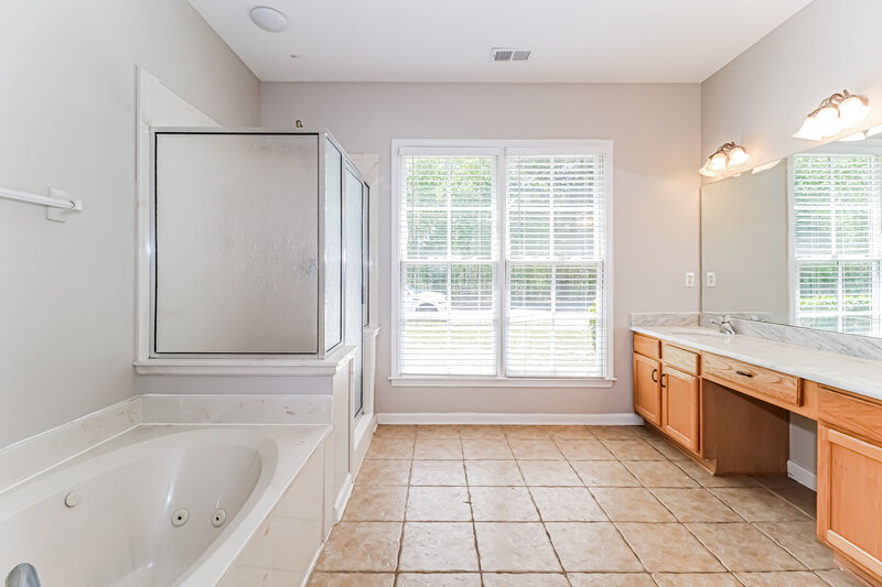 2,650/Mo, 9474 Afton Grove Rd Cordova, TN 38018 Main Bathroom View